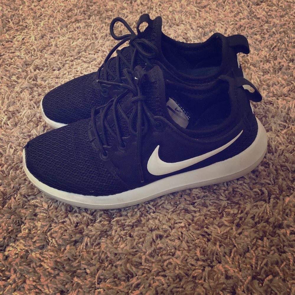 Nike tennis shoes